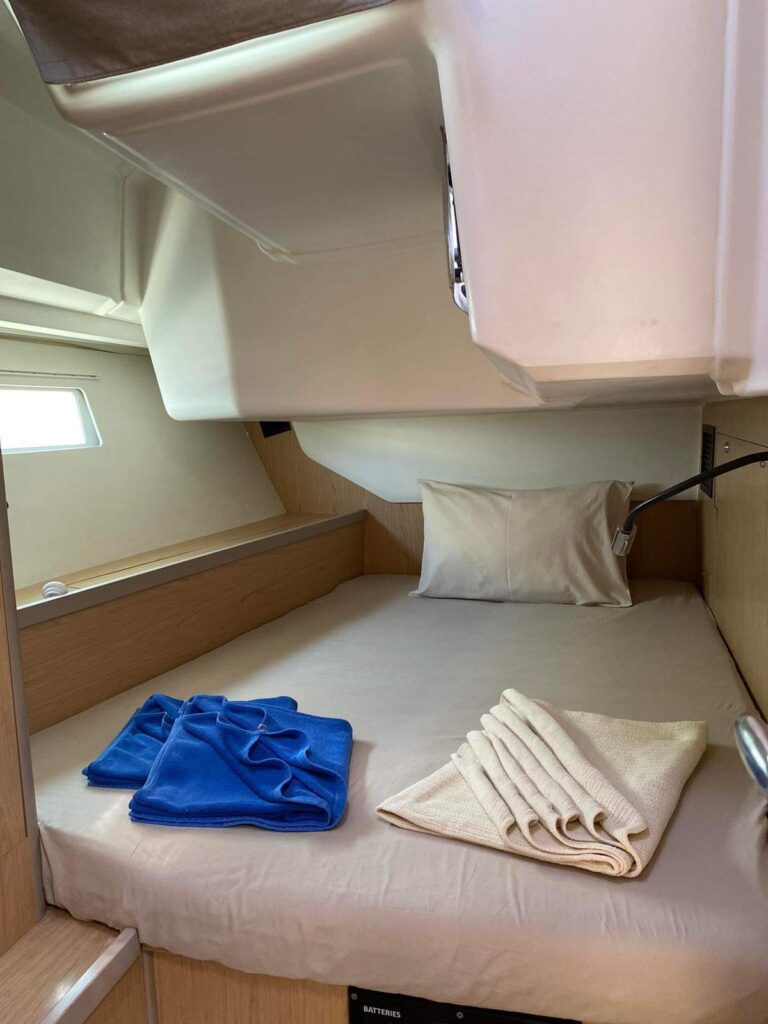 2018-beneteau-oceanis-45-sail-9776223-20250429230300720-1_XLARGE.jpg