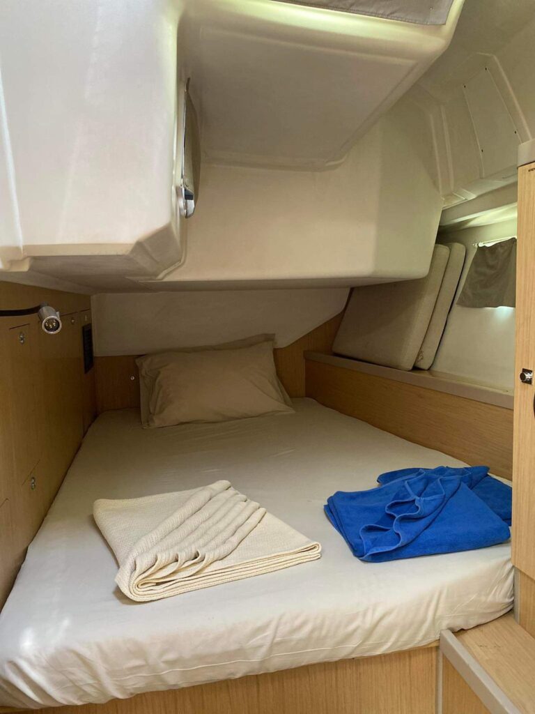 2018-beneteau-oceanis-45-sail-9776223-20250429230302722-1_XLARGE.jpg