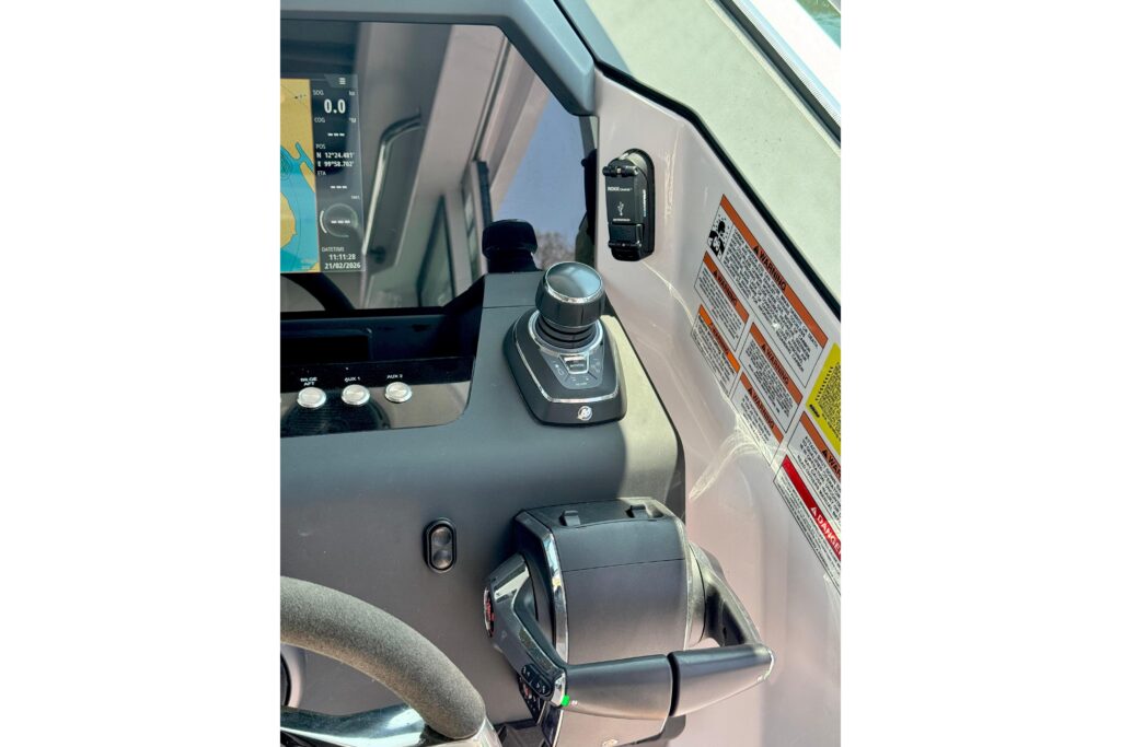 2025-axopar-37-xc-cross-cabin-power-10197563-20260527185956862-2.jpg