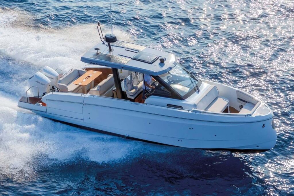 Manufacturer Provided Image: 2025 Beneteau Gran Turismo 35 cruising on open water