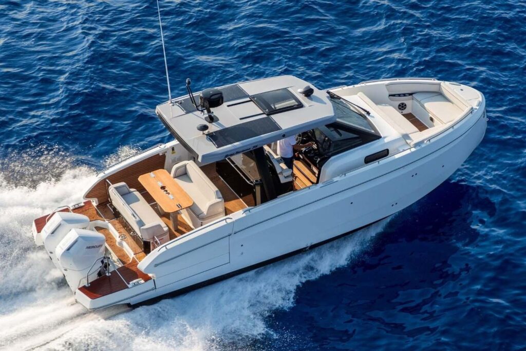 2025-beneteau-gran-turismo-35-power-9990020-20251023163636313-4.jpg