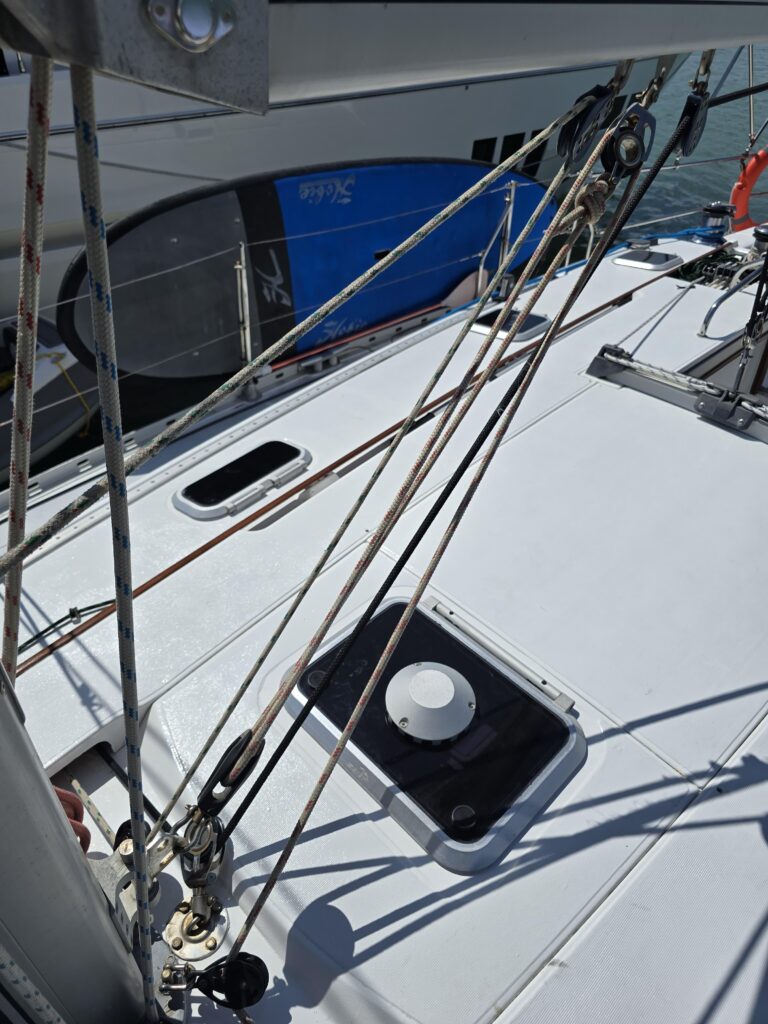 1995-jeanneau-sun-odyssey-sail-9852533-20250626000411143-1.jpg